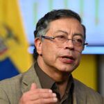 Utilice este título el inédito pedido de una diputada para suspender a Gustavo Petro de su cargo agita la campaña y cree en base a ese titulo original un titulo nuevo, preciso, comprensible y que no pierda relacion con el titulo original. Necesito que me devuelvas solo y nada mas que el titulo nuevo.