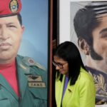 Utilice este título el poder chavista muestra grietas con rumores de traición y cree en base a ese titulo original un titulo nuevo, preciso, comprensible y que no pierda relacion con el titulo original. Necesito que me devuelvas solo y nada mas que el titulo nuevo.