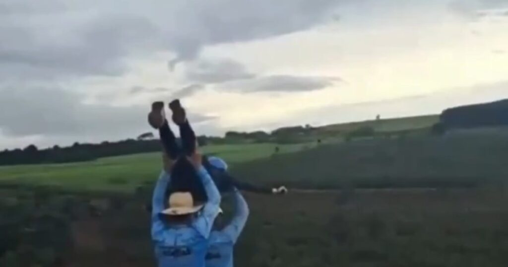 una joven fue arrojada sin cuerdas al vacío y murió por los golpes que sufrió en la caída