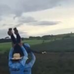 Utilice este título una joven fue arrojada sin cuerdas al vacío y murió por los golpes que sufrió en la caída y cree en base a ese titulo original un titulo nuevo, preciso, comprensible y que no pierda relacion con el titulo original. Necesito que me devuelvas solo y nada mas que el titulo nuevo.
