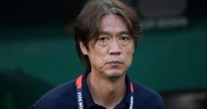 volvió al país escondido, el presidente lo insultó y los medios lo tratan como a un delincuente