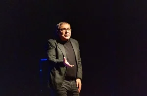 Gabriel Rolón cerró su paso por Comodoro con funciones agotadas y gran convocatoria