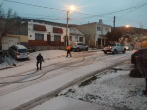 Habilitaron el Camino Centenario y advierten por calzadas resbaladizas en las salidas de la ciudad
