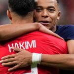 Utilice este título Hakimi y Mbappé, los amigos íntimos que juegan a la Play pero son rivales en Marruecos vs Francia del Mundial 2026 y cree en base a ese titulo original un titulo nuevo, preciso, comprensible y que no pierda relacion con el titulo original. Necesito que me devuelvas solo y nada mas que el titulo nuevo.