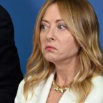 Utilice este título Italia suspende el espacio Schengen con España y cierra sus fronteras marítimas y aéreas y cree en base a ese titulo original un titulo nuevo, preciso, comprensible y que no pierda relacion con el titulo original. Necesito que me devuelvas solo y nada mas que el titulo nuevo.