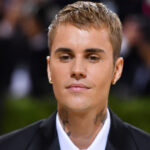 Utilice este título  Justin Bieber se suma al show del entretiempo de la final del Mundial 2026 junto a Madonna, Shakira y BTS y cree en base a ese titulo original un titulo nuevo, preciso, comprensible y que no pierda relacion con el titulo original. Necesito que me devuelvas solo y nada mas que el titulo nuevo.