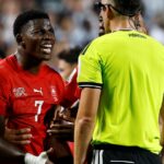 Utilice este título La FIFA respaldó la expulsión de Embolo ante Argentina y salió al cruce de la aclaración de la IFAB y cree en base a ese titulo original un titulo nuevo, preciso, comprensible y que no pierda relacion con el titulo original. Necesito que me devuelvas solo y nada mas que el titulo nuevo.