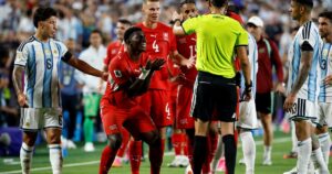 La International Board asegura que el VAR expulsó mal al suizo Emboló ante Argentina en el Mundial 2026: qué dice la regla