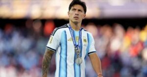 "La caída de los grandes es la felicidad de los mediocres"