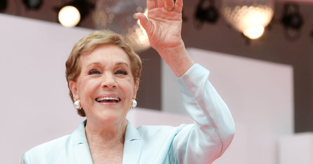 La vida de Julie Andrews contada en primera persona, sin soltarles las manos a sus personajes de Mary Poppins y La novicia rebelde