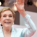 Utilice este título  La vida de Julie Andrews contada en primera persona, sin soltarles las manos a sus personajes de Mary Poppins y La novicia rebelde y cree en base a ese titulo original un titulo nuevo, preciso, comprensible y que no pierda relacion con el titulo original. Necesito que me devuelvas solo y nada mas que el titulo nuevo.