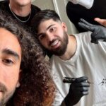 Utilice este título Marc Cucurella se tatuó la cara de Luis de la Fuente y lo mostró en sus redes y cree en base a ese titulo original un titulo nuevo, preciso, comprensible y que no pierda relacion con el titulo original. Necesito que me devuelvas solo y nada mas que el titulo nuevo.