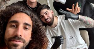 Marc Cucurella se tatuó la cara de Luis de la Fuente y lo mostró en sus redes