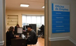 Más de 100 personas por día buscan trabajo en la Oficina de Empleo