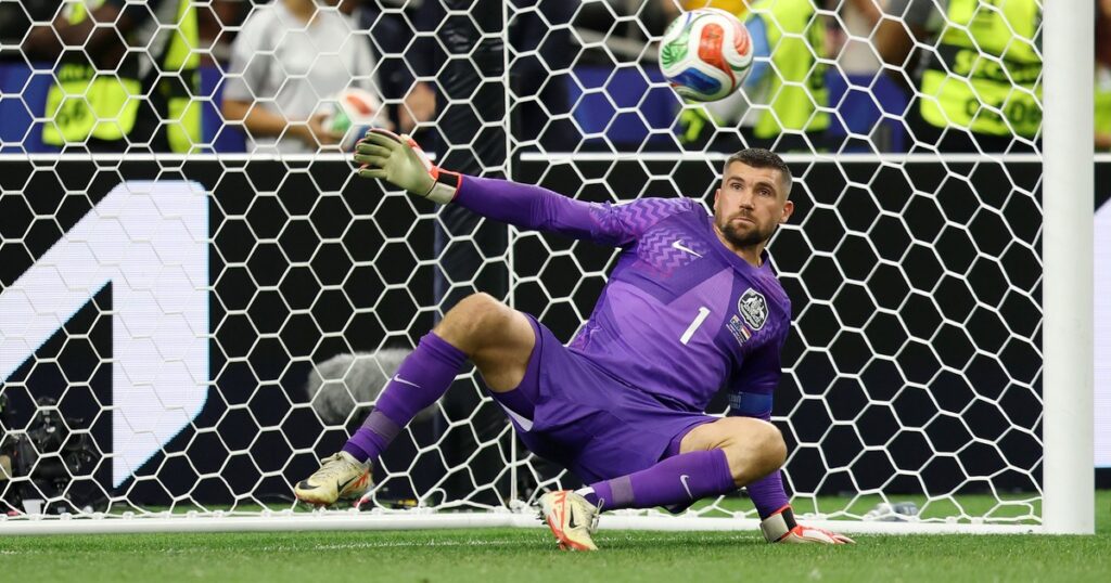 Mathew Ryan no sólo no atajó ninguno sino que Mo Salah lo dejó en ridículo