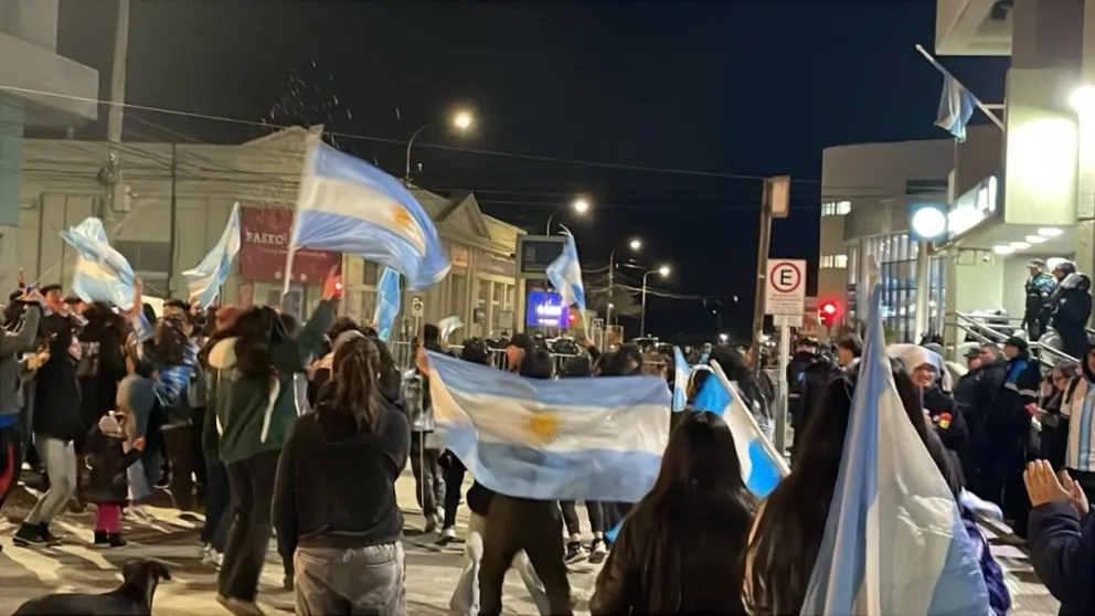 Pese a la derrota el pueblo despidió al mejor del mundo 