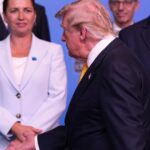 Utilice este título Trump afirma que el alto el fuego con Irán se terminó: “Son una escoria, se acabó” y cree en base a ese titulo original un titulo nuevo, preciso, comprensible y que no pierda relacion con el titulo original. Necesito que me devuelvas solo y nada mas que el titulo nuevo.