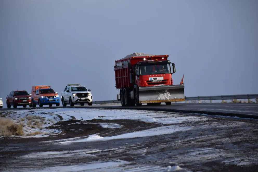 Vialidad Nacional despliega un fuerte operativo en Chubut para blindar más de 1.500 kilómetros de rutas contra la nieve y el hielo