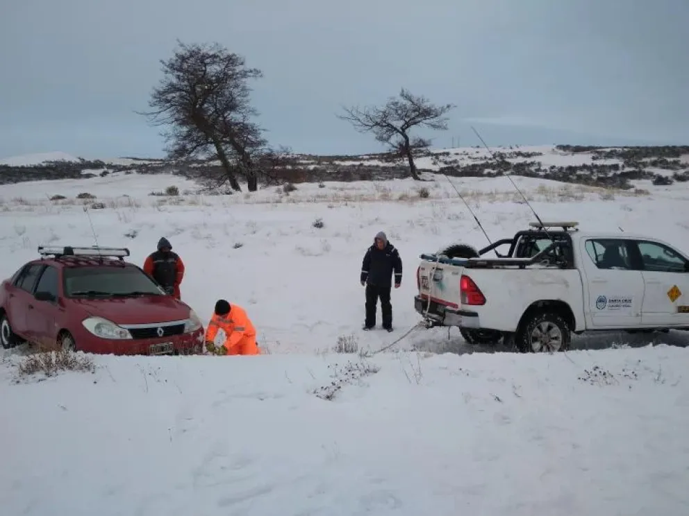 Vialidad auxilió a una familia tras un despiste en un tramo crítico de la Ruta 40