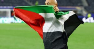 celebró con una bandera palestina y dedicó el triunfo a Gaza