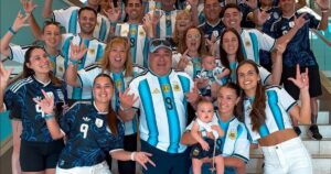 el apoyo del numeroso clan que lo sigue y por qué Scaloni lo considera fundamental en la Selección Argentina