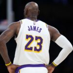 Utilice este título el impacto deportivo y económico de su llegada a los 76ers y cree en base a ese titulo original un titulo nuevo, preciso, comprensible y que no pierda relacion con el titulo original. Necesito que me devuelvas solo y nada mas que el titulo nuevo.