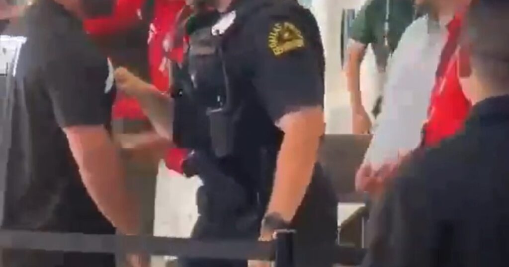 la delegación de Egipto se cruzó con la policía de Dallas antes del partido frente a Australia