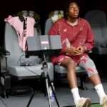 Utilice este título qué le pasa a Johan Manzambi, el revulsivo que quería ser arquero y sueña en el Mundial 2026 y cree en base a ese titulo original un titulo nuevo, preciso, comprensible y que no pierda relacion con el titulo original. Necesito que me devuelvas solo y nada mas que el titulo nuevo.