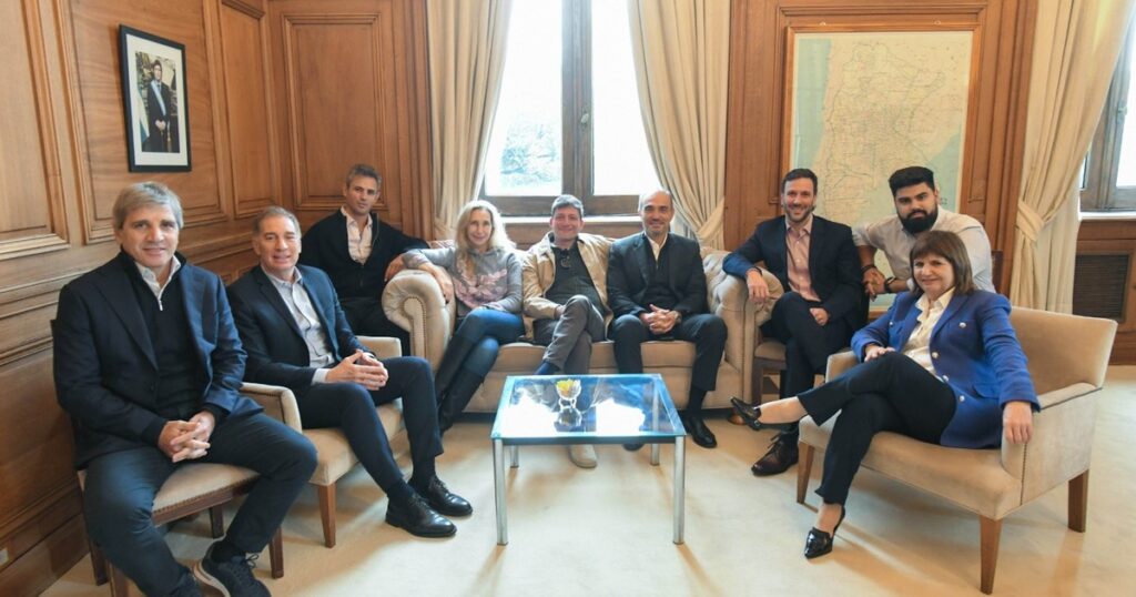 una foto para mostrar "normalidad" en medio de las discusiones legislativas