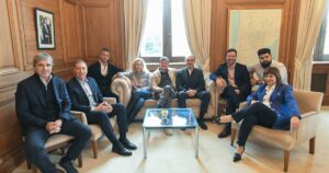 una foto para mostrar "normalidad" en medio de las discusiones legislativas