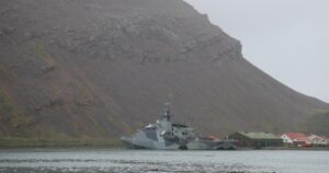 versiones cruzadas sobre un buque de guerra británico que navegó aguas argentinas