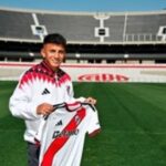 Utilice este título Chiqui Tapia intentó boicotear el pase de Thiago Almada y le sugirió que jugara en Boca y cree en base a ese titulo original un titulo nuevo, preciso, comprensible y que no pierda relacion con el titulo original. Necesito que me devuelvas solo y nada mas que el titulo nuevo.