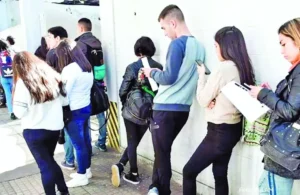 Crisis laboral juvenil: siete de cada diez jóvenes enfrentan precariedad o desempleo