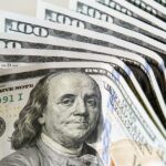 Utilice este título  Dólar hoy y dólar blue, EN VIVO: a cuánto cotiza el oficial y cuál es el precio del paralelo este miércoles 26 de agosto, minuto a minuto y cree en base a ese titulo original un titulo nuevo, preciso, comprensible y que no pierda relacion con el titulo original. Necesito que me devuelvas solo y nada mas que el titulo nuevo.