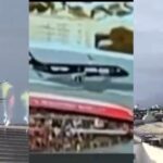 Utilice este título Dos aviones rozaron el estadio de Ciudad del Cabo antes de Sudáfrica vs All Blacks y aterraron a los 60 mil espectadores y cree en base a ese titulo original un titulo nuevo, preciso, comprensible y que no pierda relacion con el titulo original. Necesito que me devuelvas solo y nada mas que el titulo nuevo.