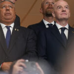 Utilice este título El hundimiento de Infantino y el peligro que se abre para Tapia y cree en base a ese titulo original un titulo nuevo, preciso, comprensible y que no pierda relacion con el titulo original. Necesito que me devuelvas solo y nada mas que el titulo nuevo.