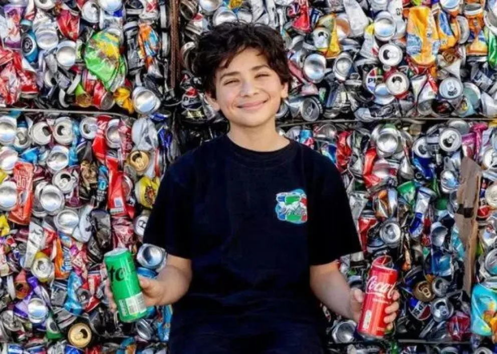 En Inglaterra un joven de 13 años recauda 24 mil dólares reciclando latas