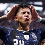 Utilice este título Enzo Fernández prepara su vuelta al Chelsea pero está en la mira de un gigante de la Premier League y cree en base a ese titulo original un titulo nuevo, preciso, comprensible y que no pierda relacion con el titulo original. Necesito que me devuelvas solo y nada mas que el titulo nuevo.