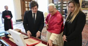 "Es un acontecimiento de enorme trascendencia espiritual e institucional para el país"