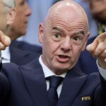 Utilice este título Escocia, la nueva federación que le saca su apoyo a Gianni Infantino a siete meses de las elecciones en la FIFA y cree en base a ese titulo original un titulo nuevo, preciso, comprensible y que no pierda relacion con el titulo original. Necesito que me devuelvas solo y nada mas que el titulo nuevo.
