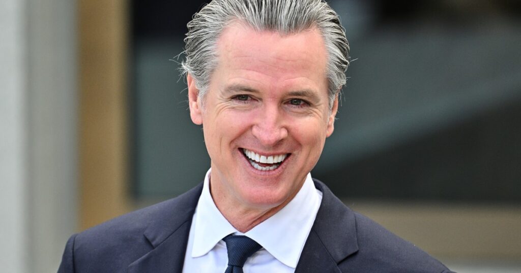 Gavin Newsom firmó la ley SB 169 que modifica el acceso a las licencias de conducir
