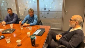 Gerardo Merino gestiona ante Aerolíneas Argentinas la restitución del vuelo directo Trelew-Córdoba