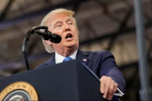 Giro inédito en la escalada geopolítica al anunciar Trump que declarará al estrecho de Ormuz como territorio de EE.UU.