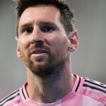 Utilice este título Inter Miami sale a la cancha por la MLS y el capitán argentino está entre los jugadores “disponibles” y cree en base a ese titulo original un titulo nuevo, preciso, comprensible y que no pierda relacion con el titulo original. Necesito que me devuelvas solo y nada mas que el titulo nuevo.