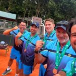 Utilice este título La historia de película del argentino que hizo ascender a Aruba en la Copa Davis y preparó el equipo en un container de Cañuelas y cree en base a ese titulo original un titulo nuevo, preciso, comprensible y que no pierda relacion con el titulo original. Necesito que me devuelvas solo y nada mas que el titulo nuevo.