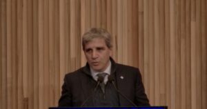 Luis Caputo cuestionó las chances de y alertó a los empresarios sobre el "riesgo kuka"