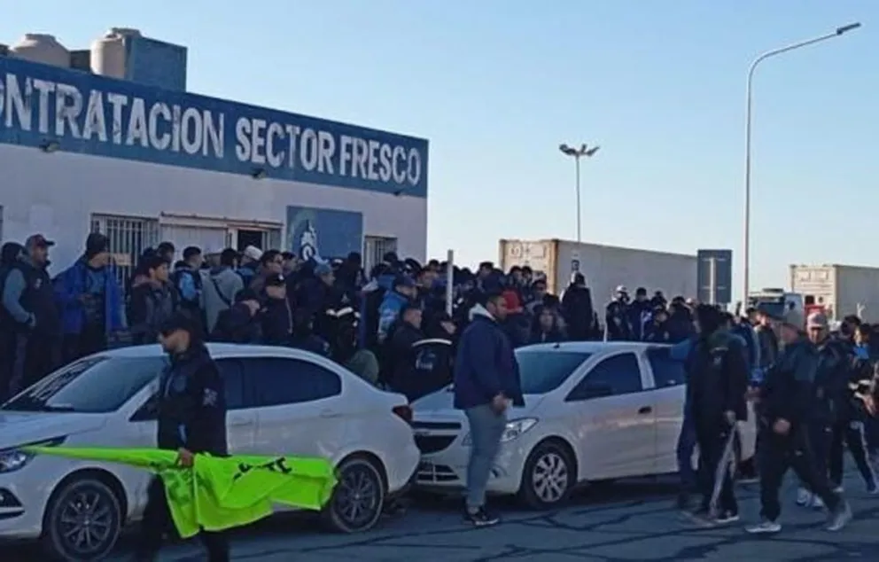 Madryn: fuerte conflicto con la UOCRA en el muelle Storni 