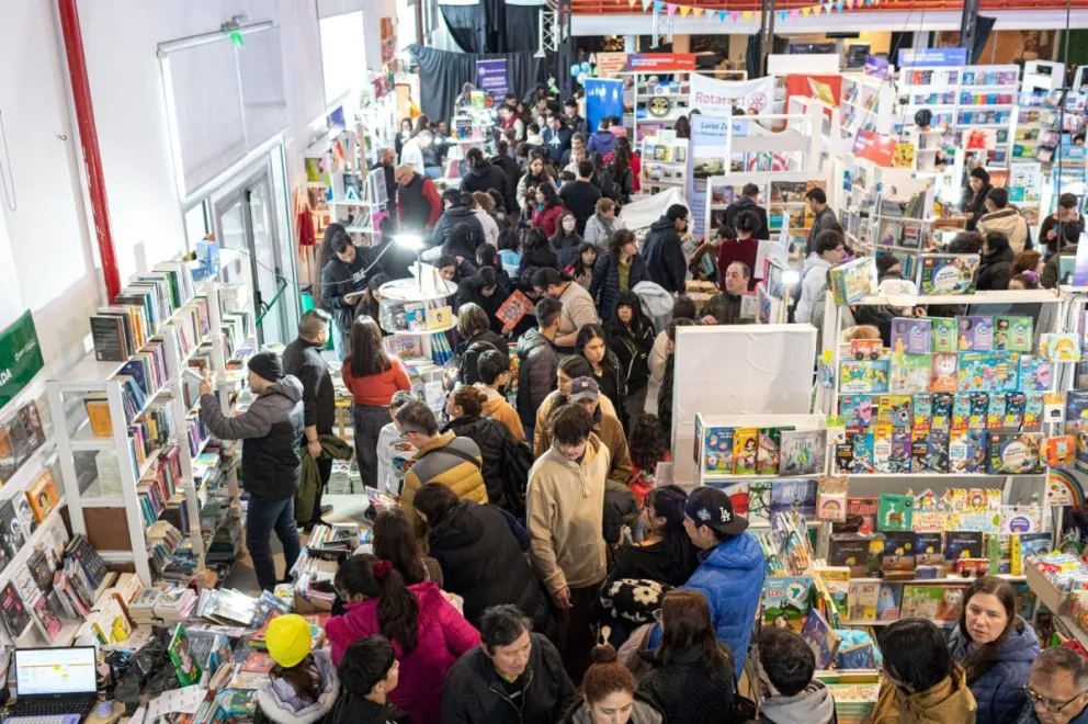 Más de 30 mil personas ya pasaron por la Feria del Libro, marcando un récord en este evento cultural