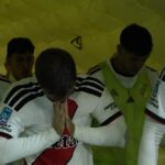 Utilice este título River sigue último y Vélez hizo negocio con Boca en la anual y cree en base a ese titulo original un titulo nuevo, preciso, comprensible y que no pierda relacion con el titulo original. Necesito que me devuelvas solo y nada mas que el titulo nuevo.