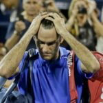 Utilice este título Roger Federer perdió una fortuna en un día y dejó de ser parte del “Club de los multimillonarios” y cree en base a ese titulo original un titulo nuevo, preciso, comprensible y que no pierda relacion con el titulo original. Necesito que me devuelvas solo y nada mas que el titulo nuevo.